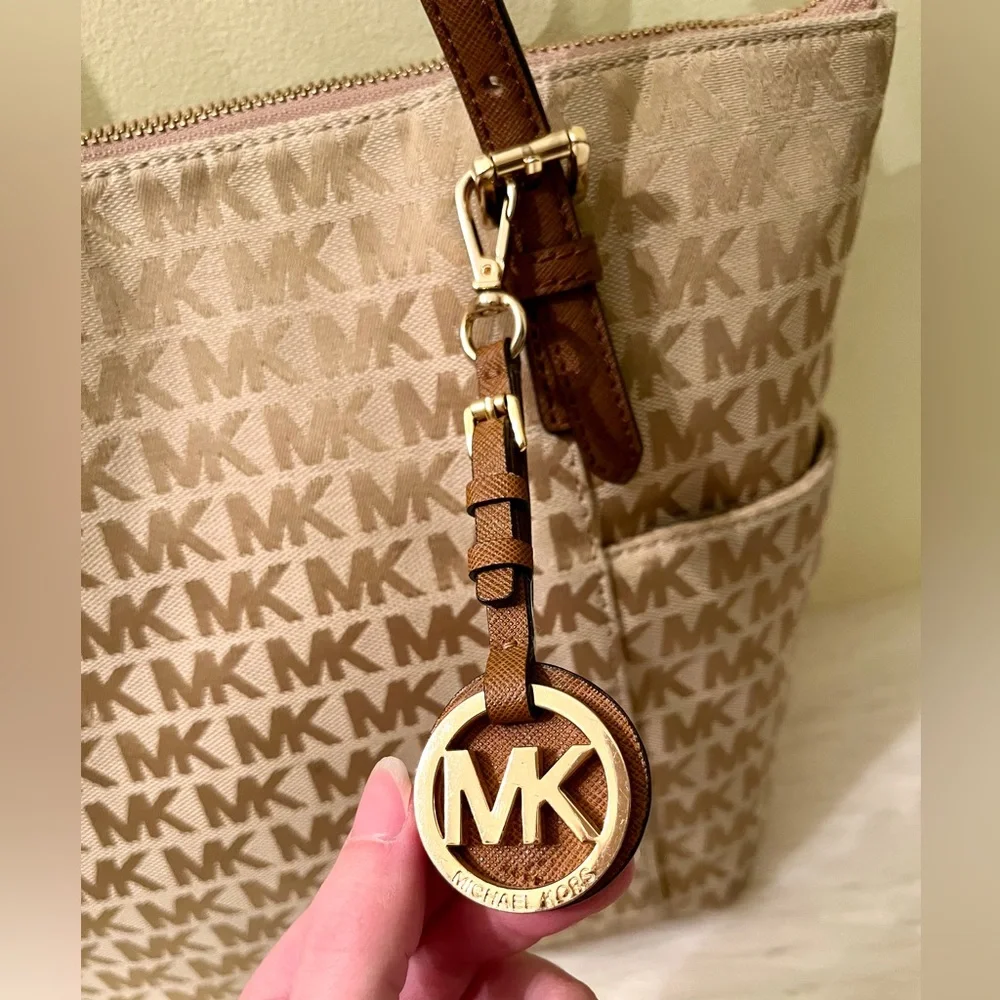 Michael Kors Jet Set Travel Top Zip Shoulder Tote